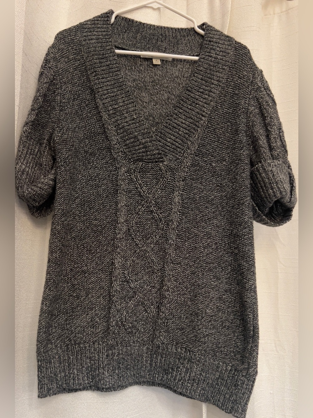 Debbie Morgan Women's Cable Knit Short-Sleeve V-Neck Sweater - Gray Size Medium